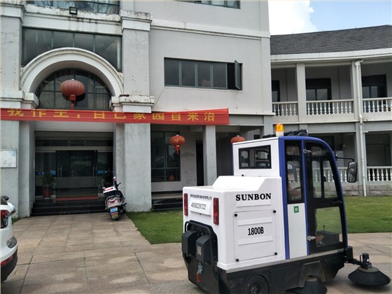 圣倍諾電動掃地車廠家