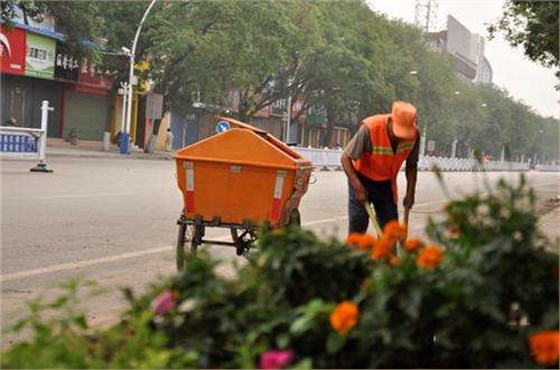 夏日力薦產(chǎn)品之電動掛桶垃圾車