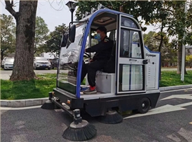 江蘇理工大學復購全封閉電動掃地車