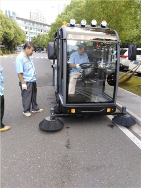 電動清掃車進(jìn)駐山東淄博某學(xué)校