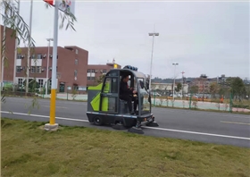 為什么現在很多行業在用電動掃地機？