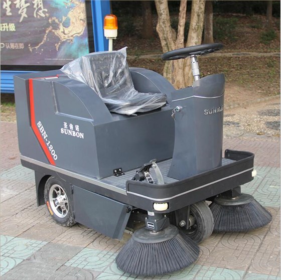 圣倍諾小型掃地車廠家1200A