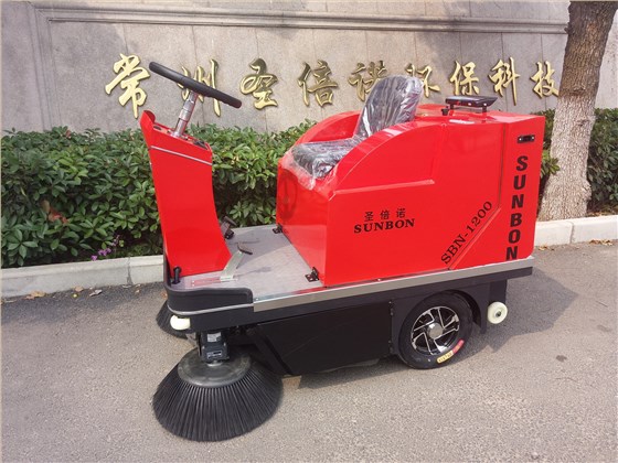 圣倍諾小型路面清掃車