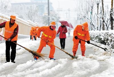 環衛工師傅鏟雪