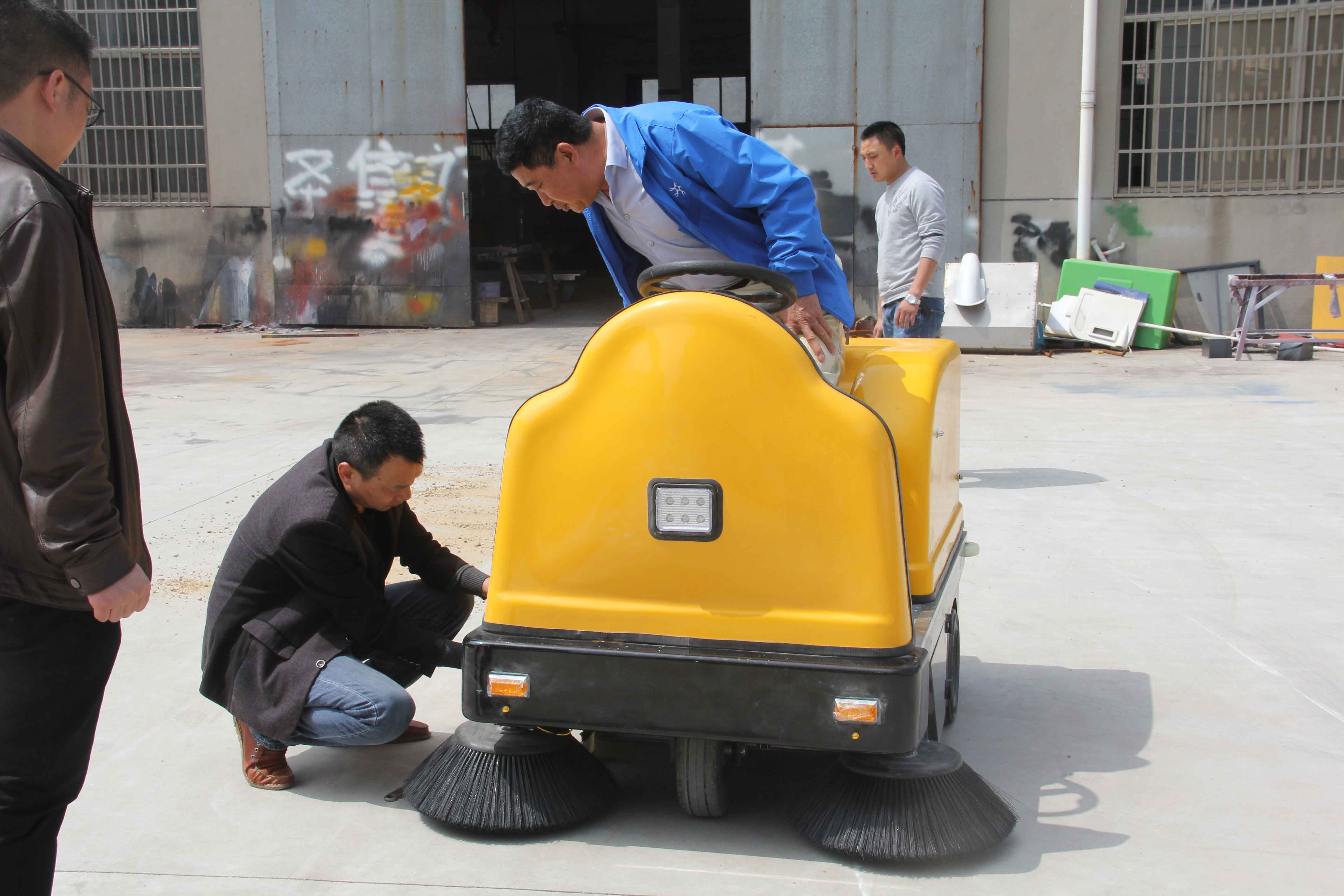 掃地車廠家解密底盤保養(yǎng)的重要性