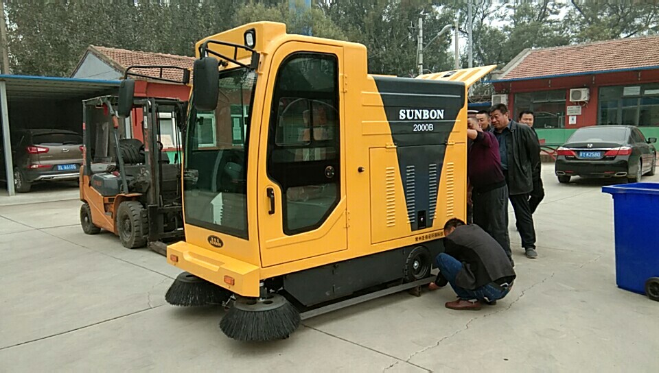 新農村掃地車整治村莊環境提升“顏值”